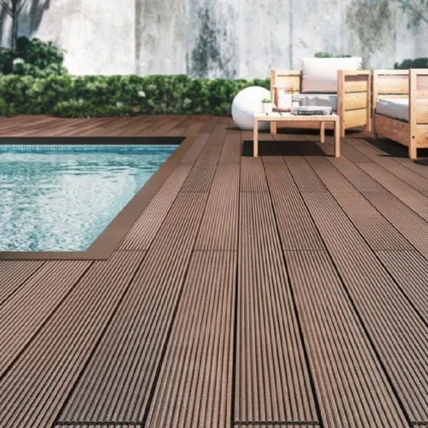 LÁMINA PARA PISO ESTILO DECK WPC ACABADO CAFÉ 14CM X 25MM X 2.90M IS011